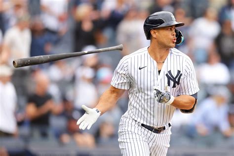Giancarlo Stanton goes on 10-day injured list for hamstring strain